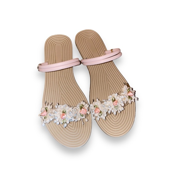 BLUSH PINK SANDALS W/ DETAILED FLORAL STRAP · SIZE 8 · NWT - Picture 2 of 5